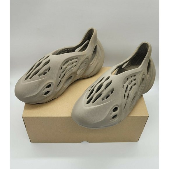 Adidas Yeezy Foam RNNR 'Stone Sage' GX4472 - Picture 4 of 9